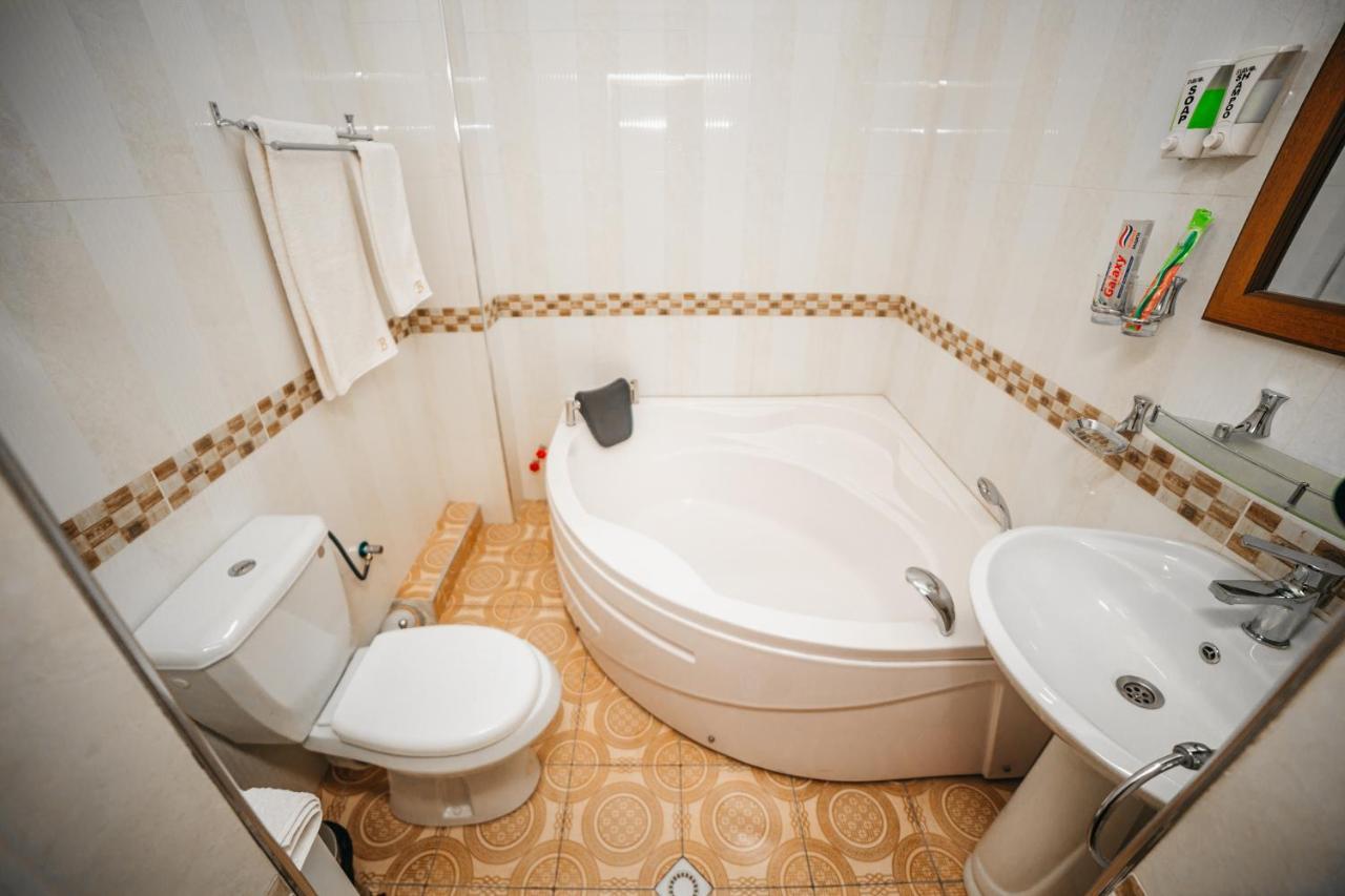 Buyuk Ipak Yo'Li Hotel Namangan Exterior foto